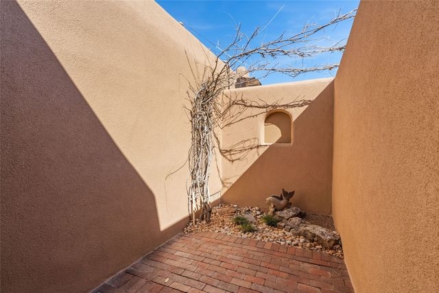 268 Camino De La Sierra, Santa Fe, NM 87501