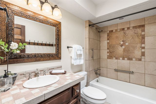 268 Camino De La Sierra, Santa Fe, NM 87501