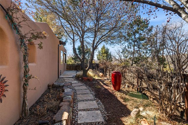 268 Camino De La Sierra, Santa Fe, NM 87501