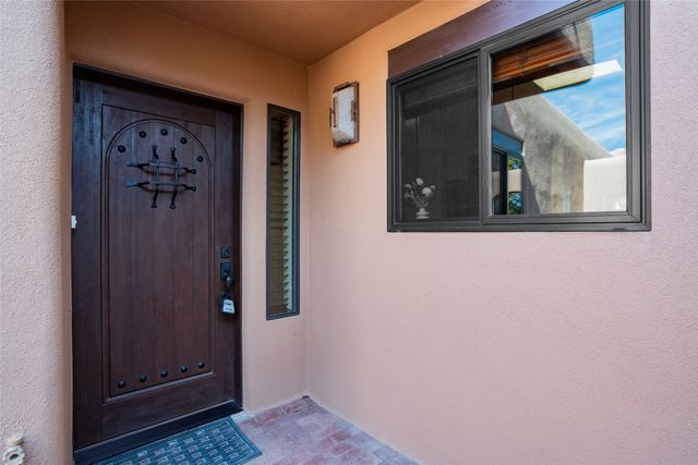 268 Camino De La Sierra, Santa Fe, NM 87501