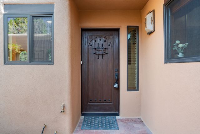 268 Camino De La Sierra, Santa Fe, NM 87501