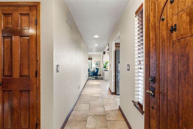 268 Camino De La Sierra, Santa Fe, NM 87501
