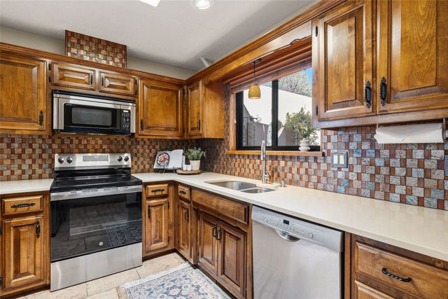 268 Camino De La Sierra, Santa Fe, NM 87501