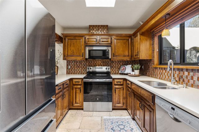 268 Camino De La Sierra, Santa Fe, NM 87501