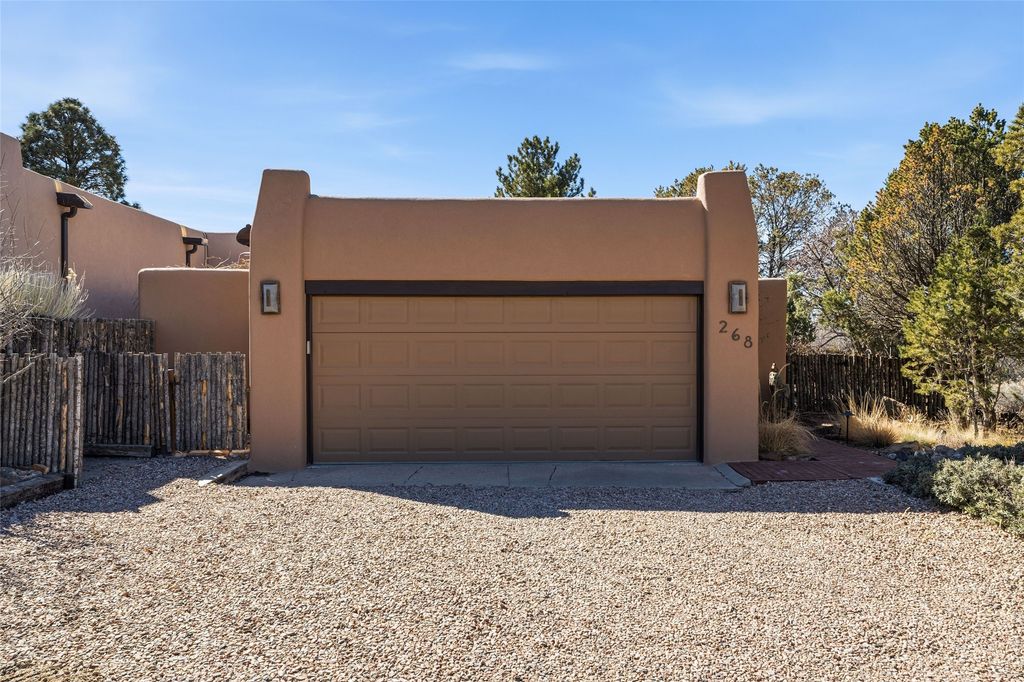 268 Camino De La Sierra, Santa Fe, NM 87501