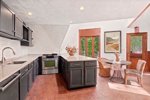 13 Town Farm Rd, Ipswich, MA 01938