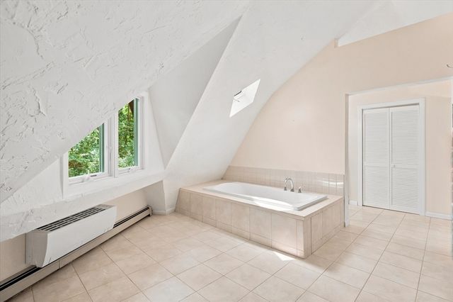 13 Town Farm Rd, Ipswich, MA 01938