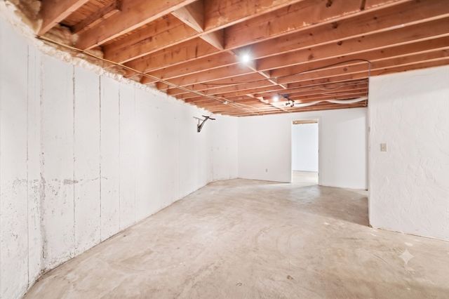 13 Town Farm Rd, Ipswich, MA 01938