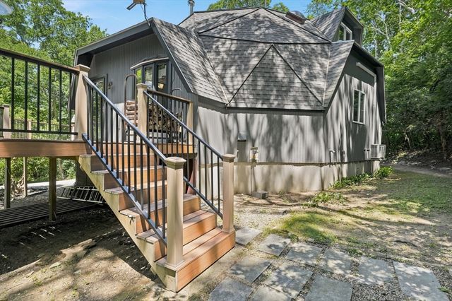 13 Town Farm Rd, Ipswich, MA 01938