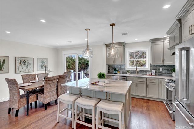 10 Poet Lane, Greenlawn, NY 11740