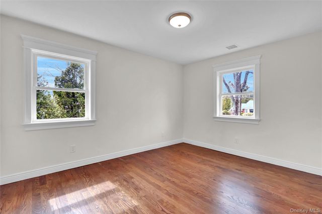 10 Poet Lane, Greenlawn, NY 11740