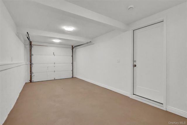 10 Poet Lane, Greenlawn, NY 11740