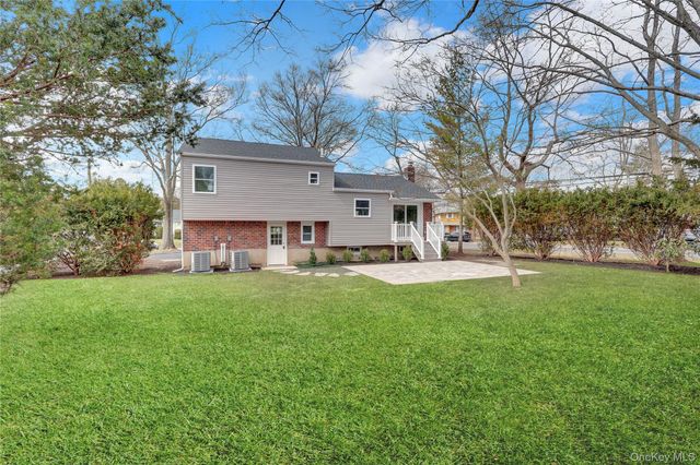 10 Poet Lane, Greenlawn, NY 11740