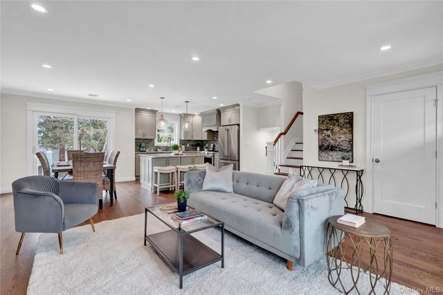 10 Poet Lane, Greenlawn, NY 11740