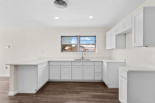 4504 Bonham Ave, Odessa, TX 79762