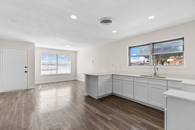 4504 Bonham Ave, Odessa, TX 79762