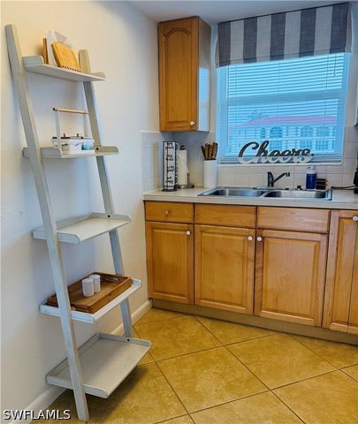3250 10th ST N C8, Naples, FL 34103