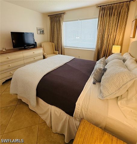 3250 10th ST N C8, Naples, FL 34103