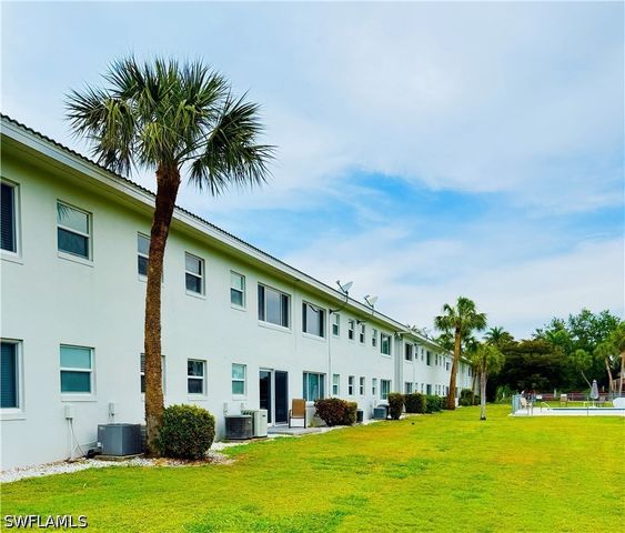 3250 10th ST N C8, Naples, FL 34103