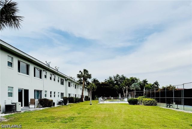 3250 10th ST N C8, Naples, FL 34103