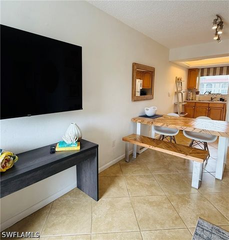 3250 10th ST N C8, Naples, FL 34103