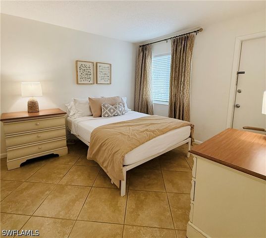 3250 10th ST N C8, Naples, FL 34103