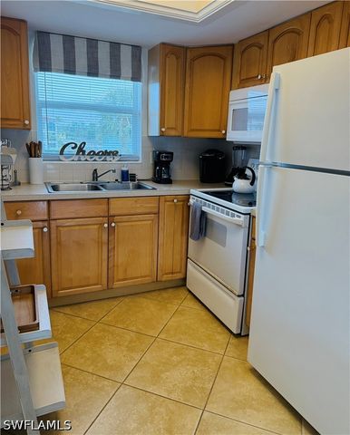 3250 10th ST N C8, Naples, FL 34103