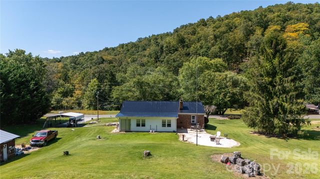 1424 Bear Creek Road, Bakersville, NC 28705