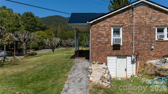 1424 Bear Creek Road, Bakersville, NC 28705