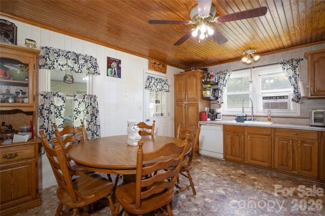 1424 Bear Creek Road, Bakersville, NC 28705