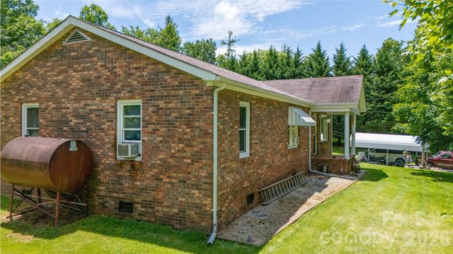 1424 Bear Creek Road, Bakersville, NC 28705