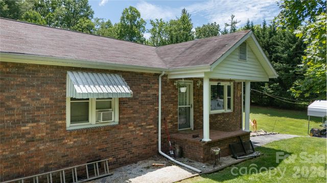 1424 Bear Creek Road, Bakersville, NC 28705