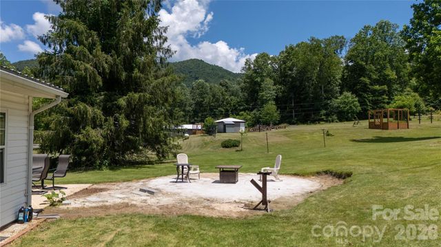 1424 Bear Creek Road, Bakersville, NC 28705