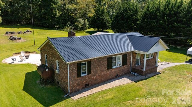 1424 Bear Creek Road, Bakersville, NC 28705