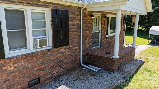1424 Bear Creek Road, Bakersville, NC 28705