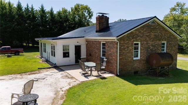 1424 Bear Creek Road, Bakersville, NC 28705