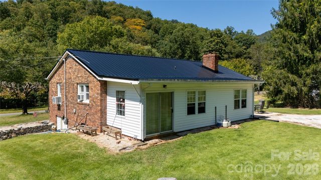 1424 Bear Creek Road, Bakersville, NC 28705