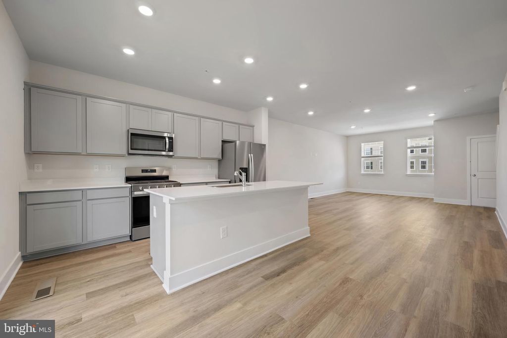 Image 12 of property listing at 365 HACKLEY DR, Joppa, MD 21085
