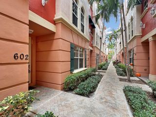 1033 NE 17th Way 602, Fort Lauderdale, FL 33304