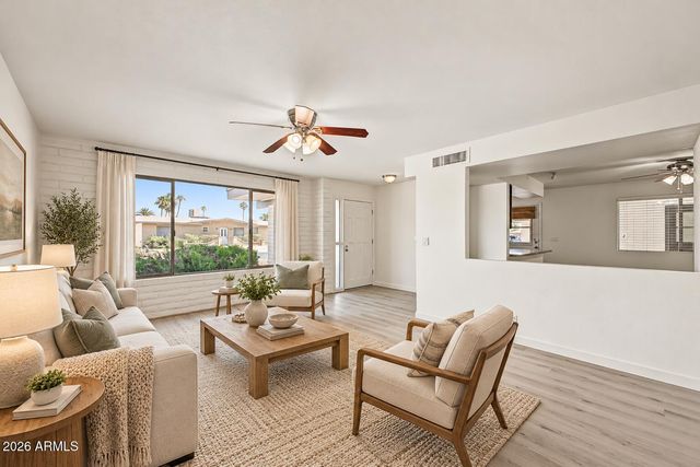 930 S ROSLYN Place, Mesa, AZ 85208