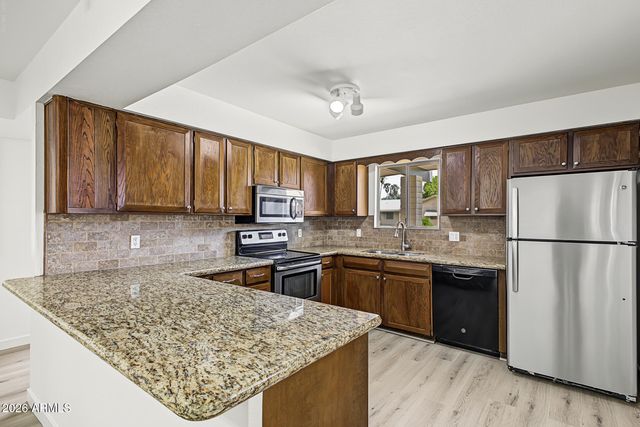 930 S ROSLYN Place, Mesa, AZ 85208