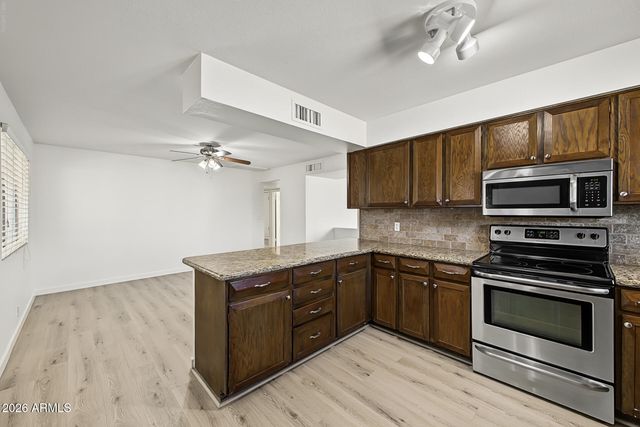 930 S ROSLYN Place, Mesa, AZ 85208
