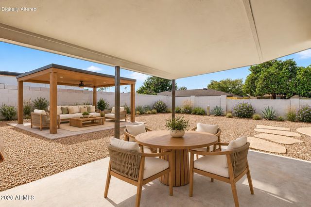 930 S ROSLYN Place, Mesa, AZ 85208