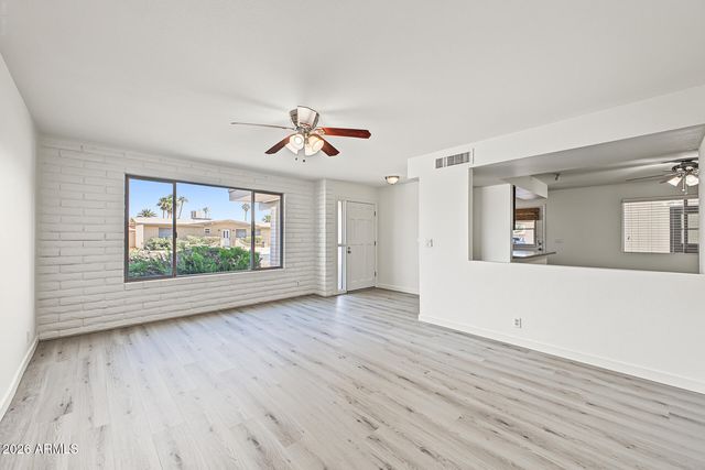 930 S ROSLYN Place, Mesa, AZ 85208