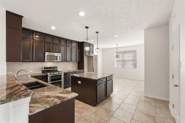 4522 Millstone Canyon Ln, Sugar Land, TX 77479