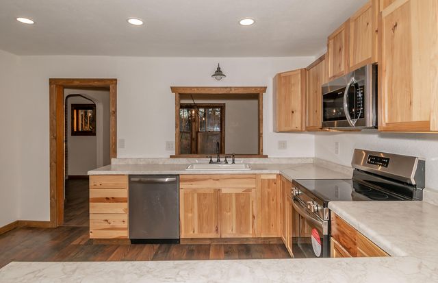 21033 State Highway 86, Cassville, MO 65625