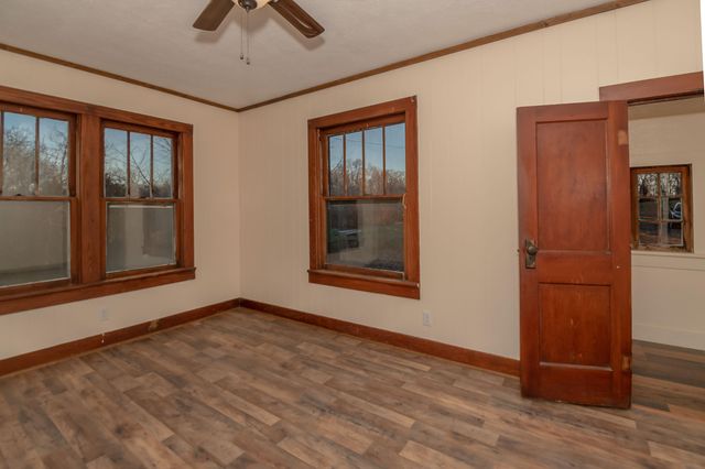 21033 State Highway 86, Cassville, MO 65625