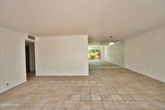 252 Shadow Mountain Drive B1, El Paso, TX 79912