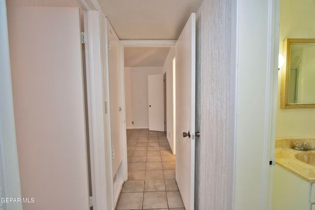 252 Shadow Mountain Drive B1, El Paso, TX 79912
