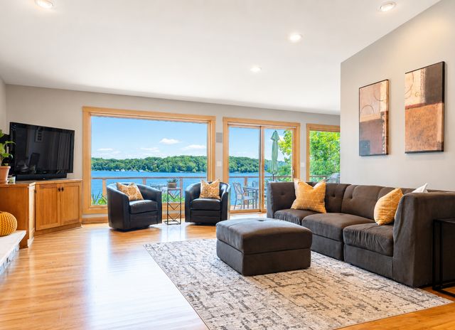 3890 Lone Cedar Lane, Chaska, MN 55318